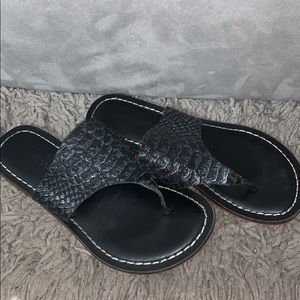 Bernardo black sandals ✨